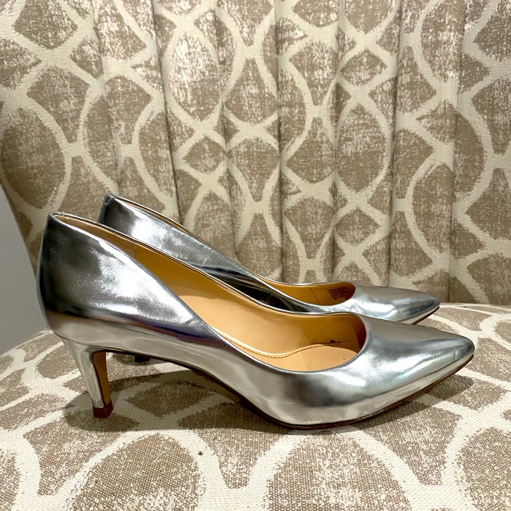 Banana Republic silver leather low heels